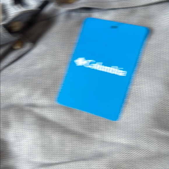 NWT Columbia Men's Gray Button-Up Shirt - Picture 4 of 8